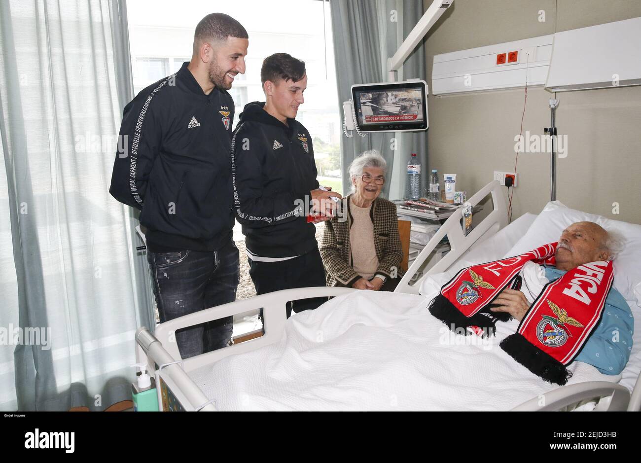 Lisbon -24/01/2020 - Adel Taarabt and Franco Cervi, Benfica players, visit  the areas of Pediatric Internment and the Palliative Care Unit of Hospital  da Luz. (PAULO SPRANGER / Global Imagens Stock Photo - Alamy