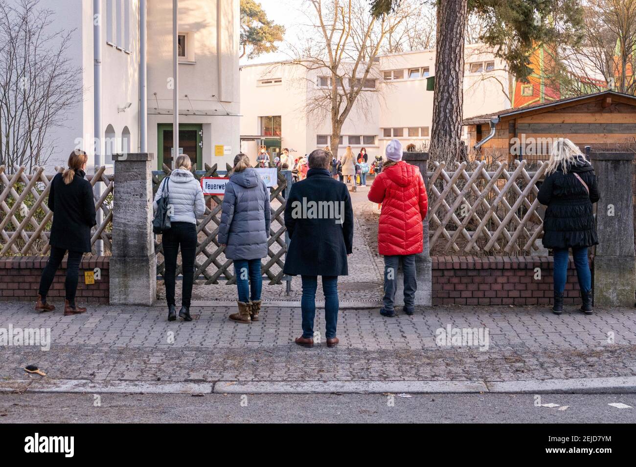 Berlin, Germany. 22nd Feb, 2021. Parents are seen at the entrance of a primary school in Berlin, capital of Germany, Feb. 22, 2021. According to local media, some schools and daycare centers in Germany have reopened with COVID-19 prevention measures in place on Monday. Credit: Stefan Zeitz/Xinhua/Alamy Live News Stock Photo