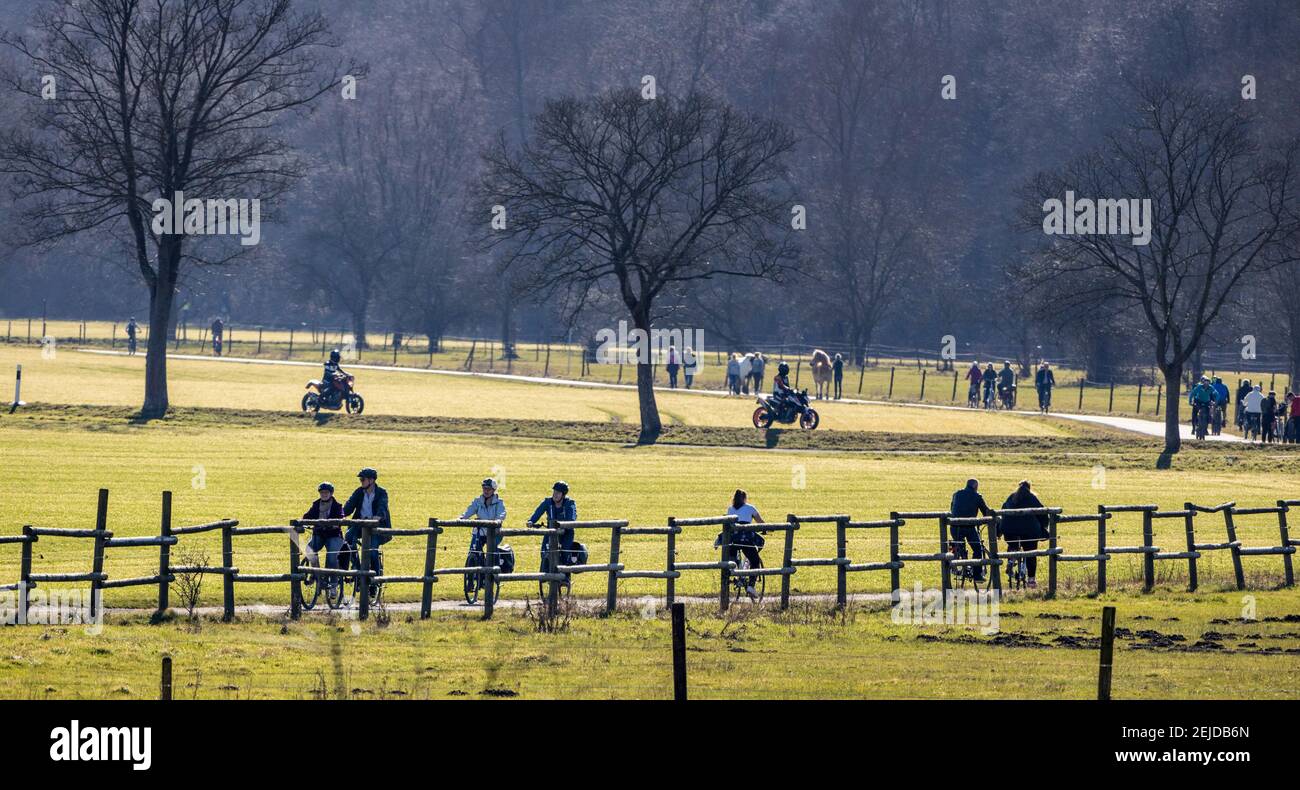 Hikers and cyclists enjoy the warm winter sunshine in February in Mülheim an der Ruhr, Germany Stock Photo