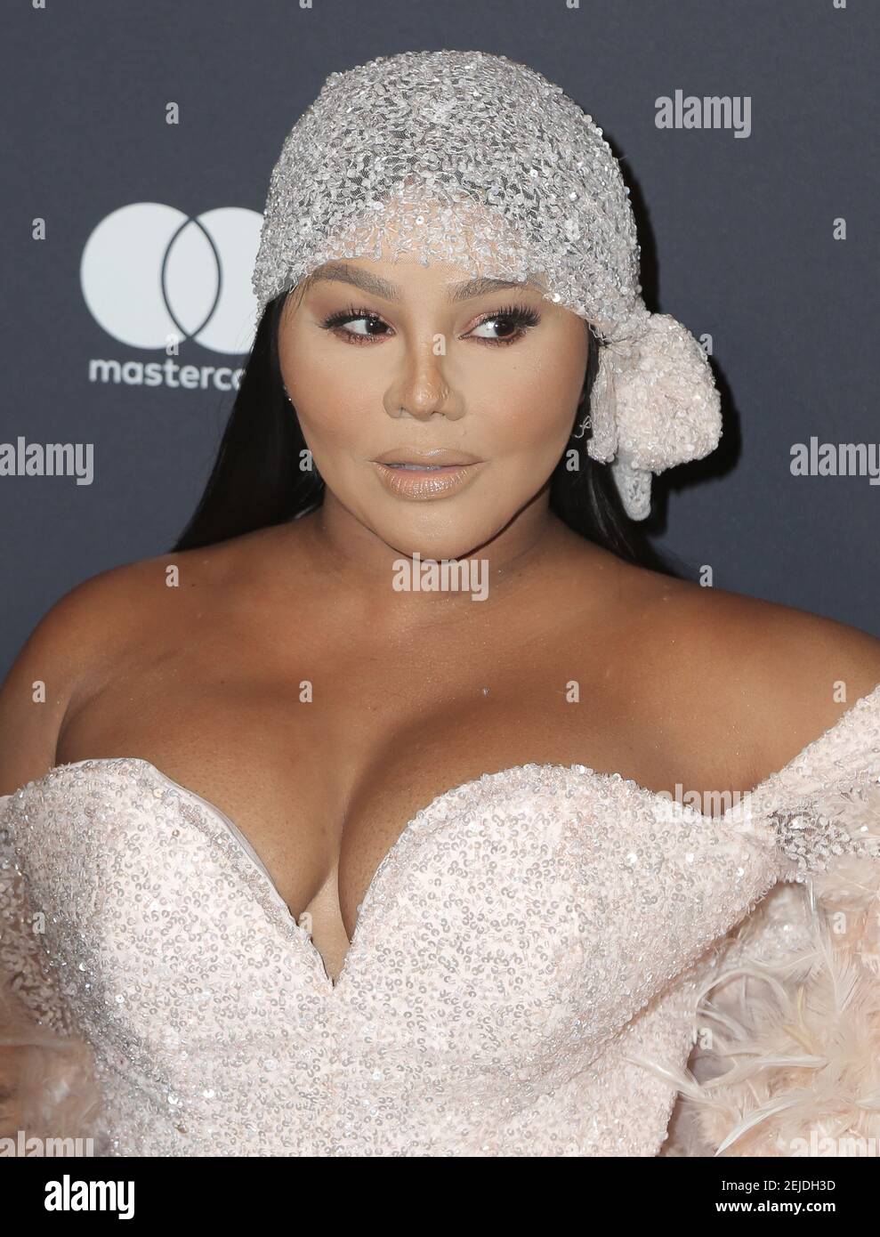 Lil' Kim walking the red carpet at the Clive Davis' 2020 PreGrammy