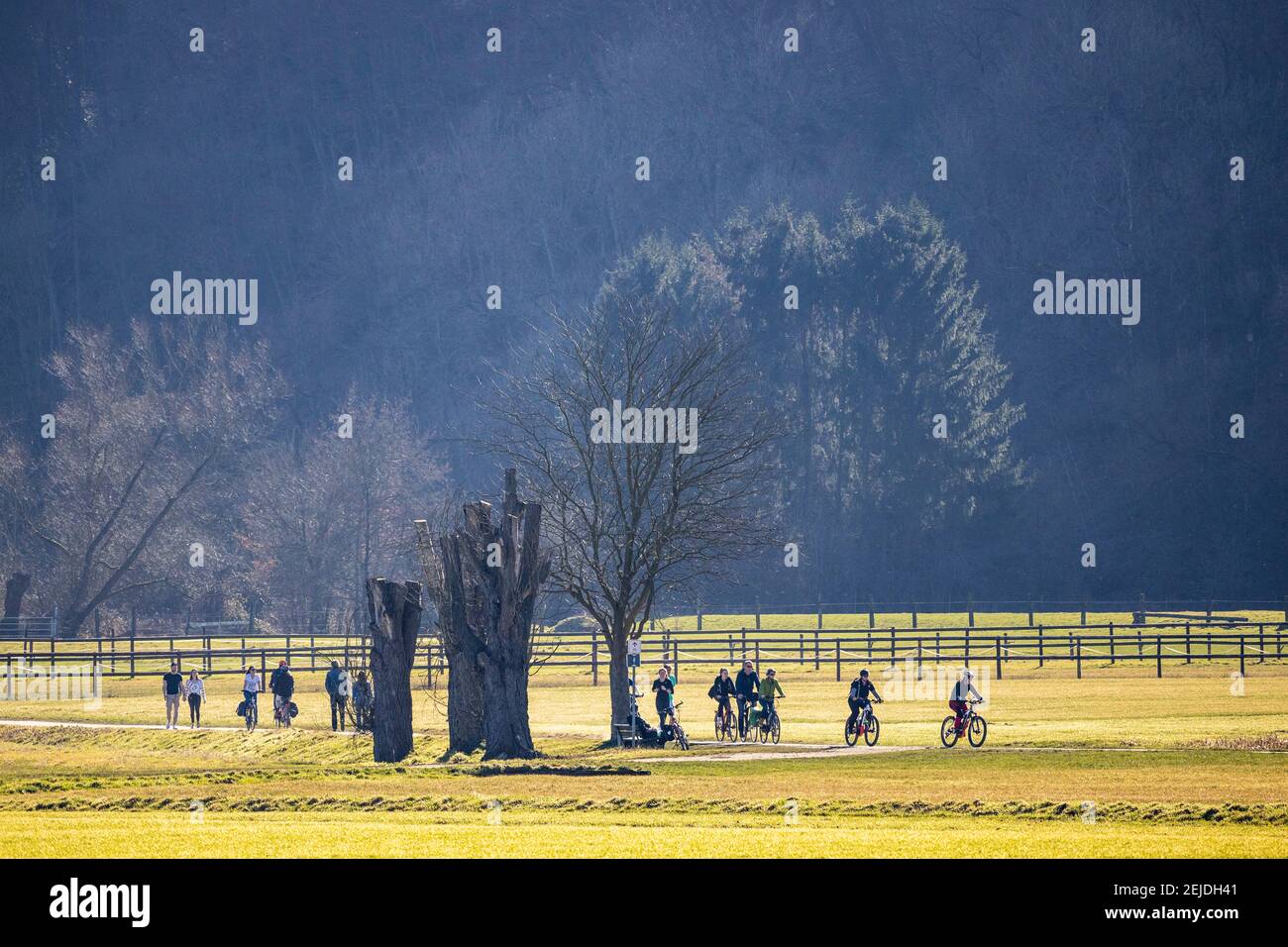 Hikers and cyclists enjoy the warm winter sunshine in February in Mülheim an der Ruhr, Germany Stock Photo