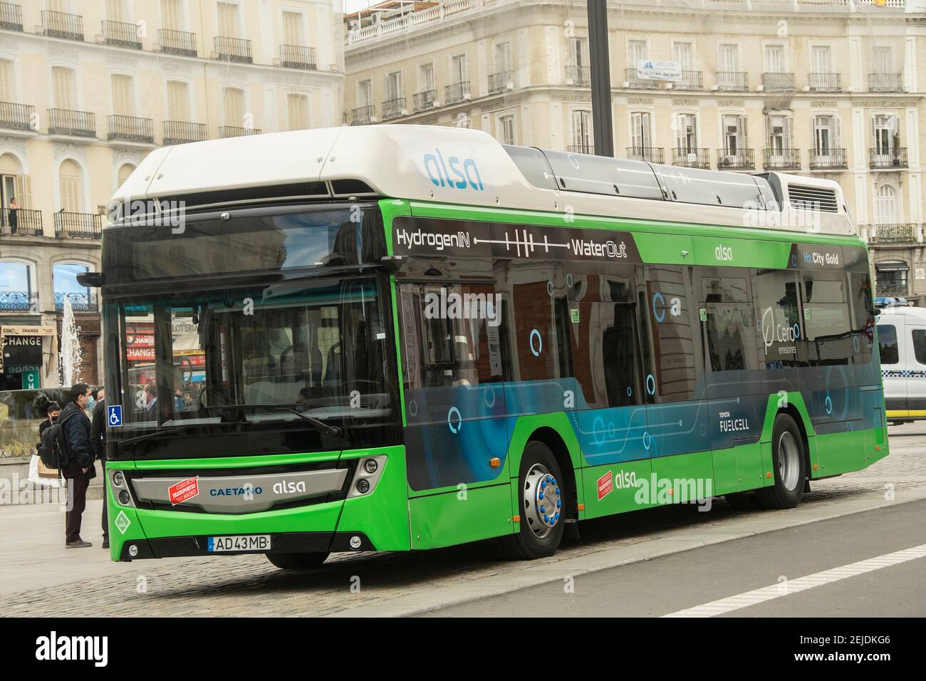 The Community of Madrid has presented this Monday the first hydrogen bus  that will circulate in Spain, a vehicle that uses an electric propulsion  system with a fuel cell powered by hydrogen.