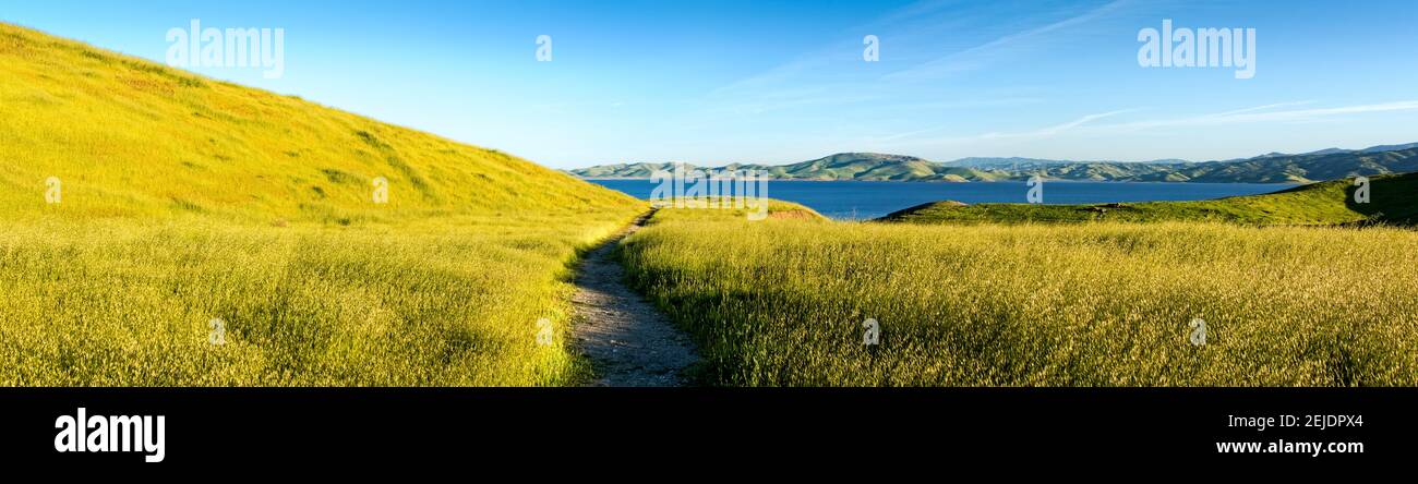 Footpath at San Luis Reservoir, Pacheco Pass, Santa Clara County, California, USA Stock Photo