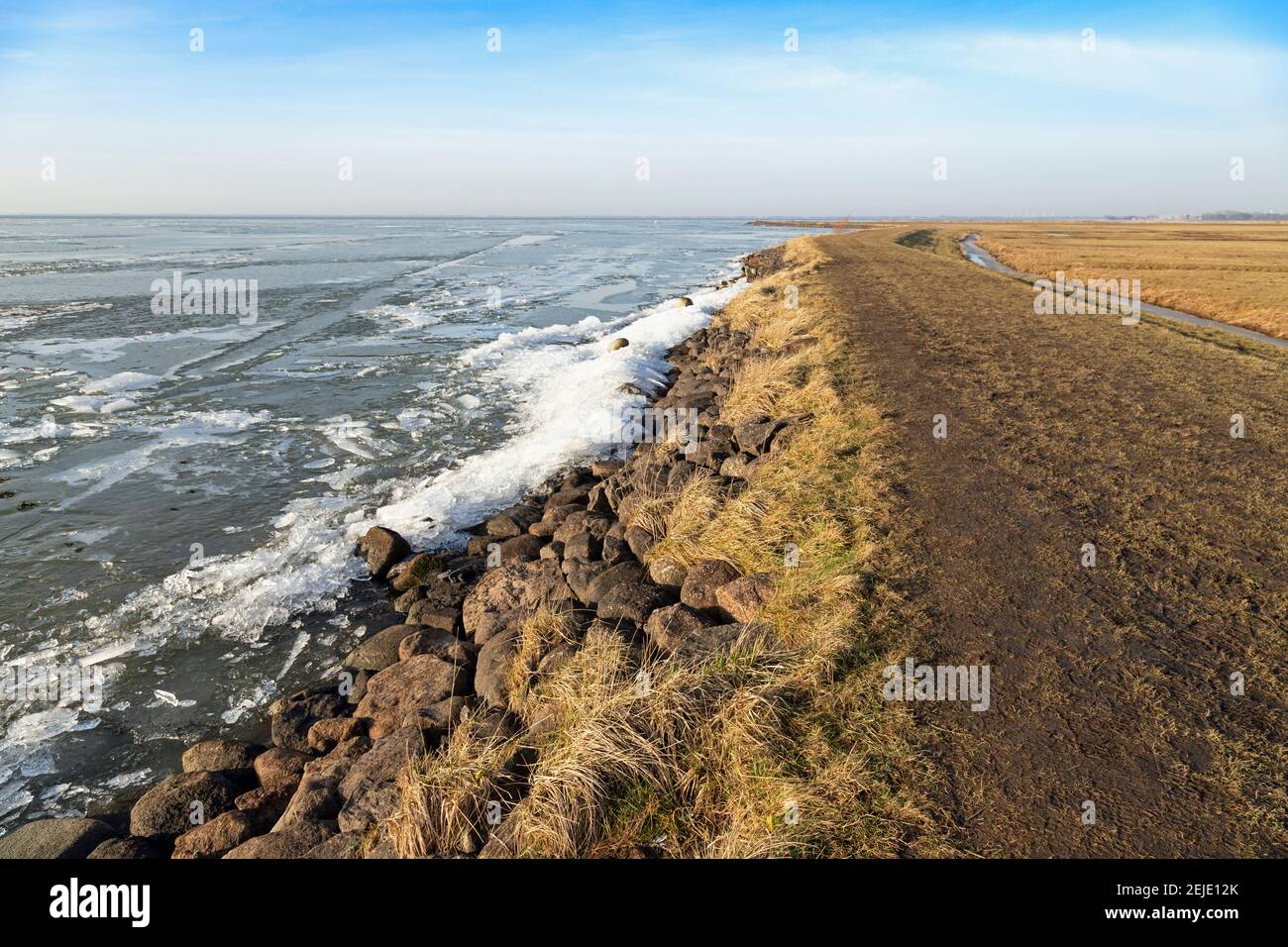 A  shoreline ice pileup on the IJsselmeer, viewed from the embankment and outer dyke area, Schellinkhout, North Holland, The Netherlands Stock Photo