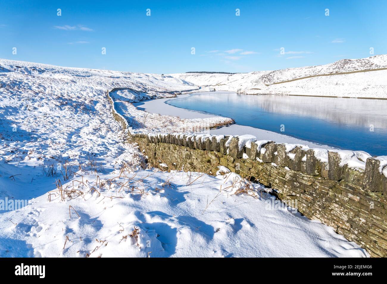 Snow covered Harden Reservoir, Dunford Road, Barnsley. West Yorkshire, England, UK. Stock Photo