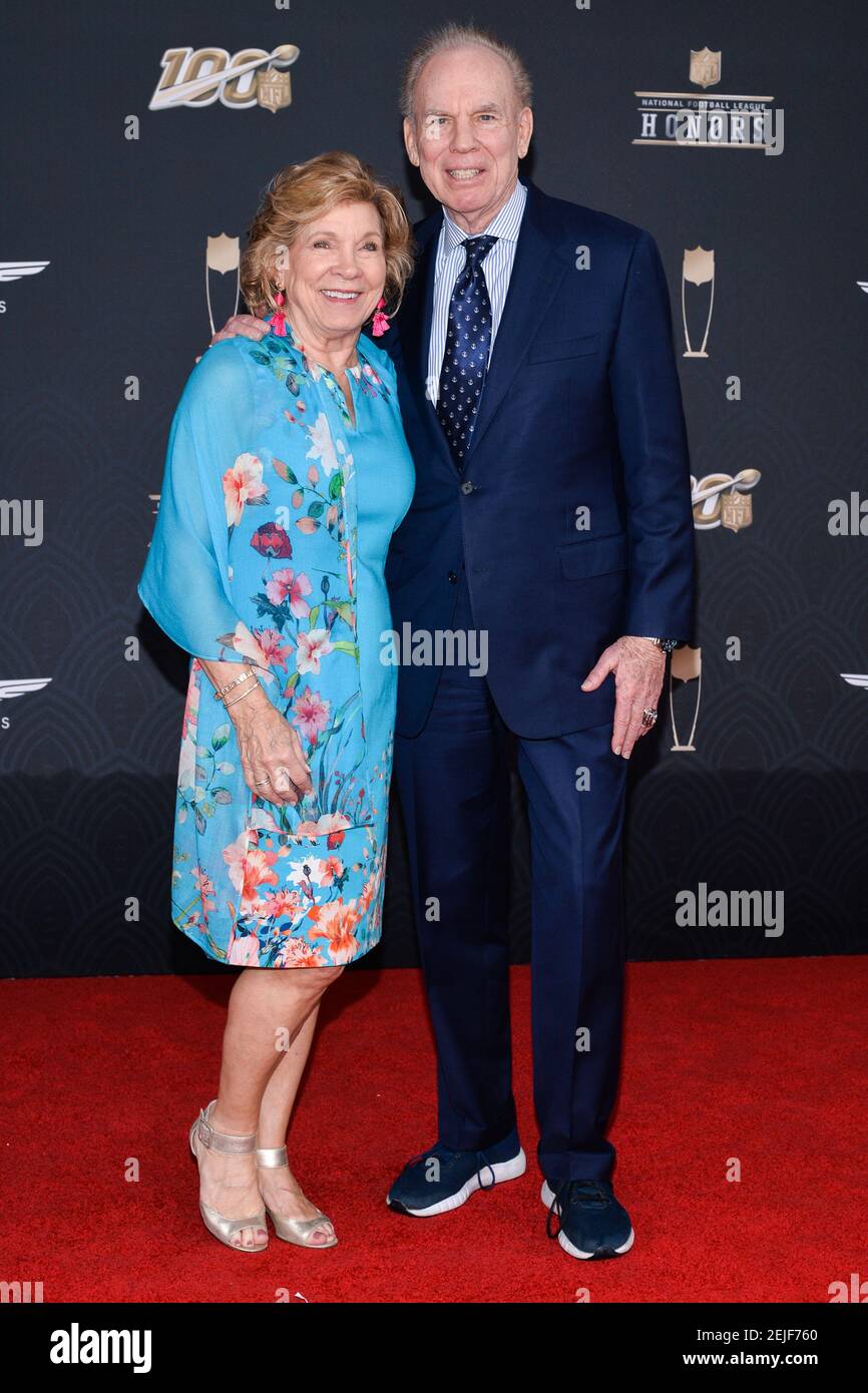 MIAMI, FL FEBRUARY 1 Marianne Staubach and Roger Staubach attend the(02)