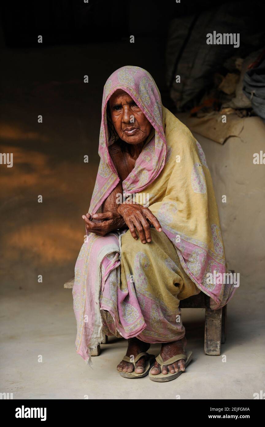 BANGLADESH, Region Madhupur, old muslim woman, Hamida Begun Stock Photo