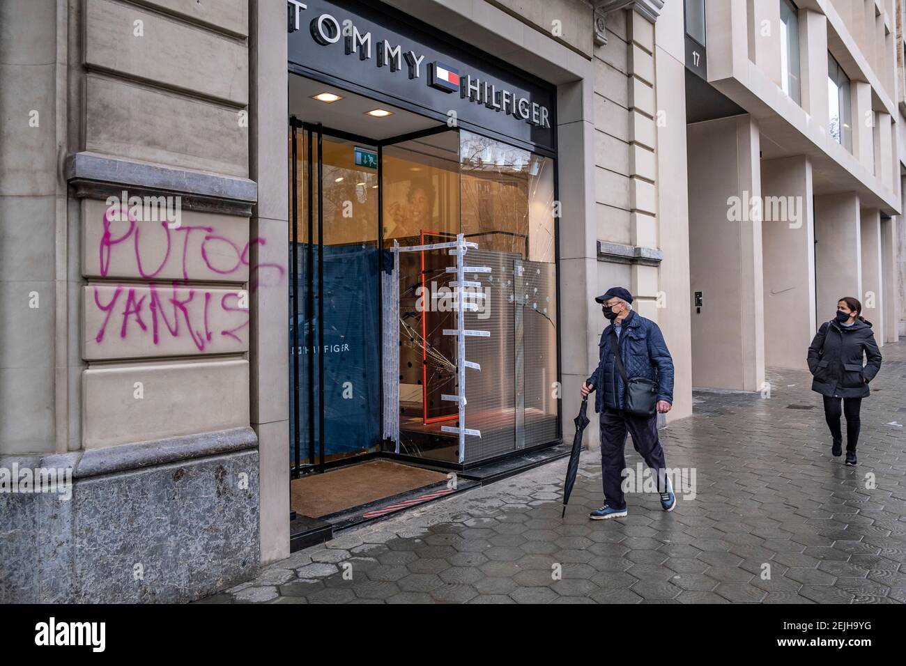 The Tommy Hilfiger store on Passeig Gràcia seen anti-vandalism protections its windows.More than 50 stores have suffered damage to their shop windows and some have been looted on
