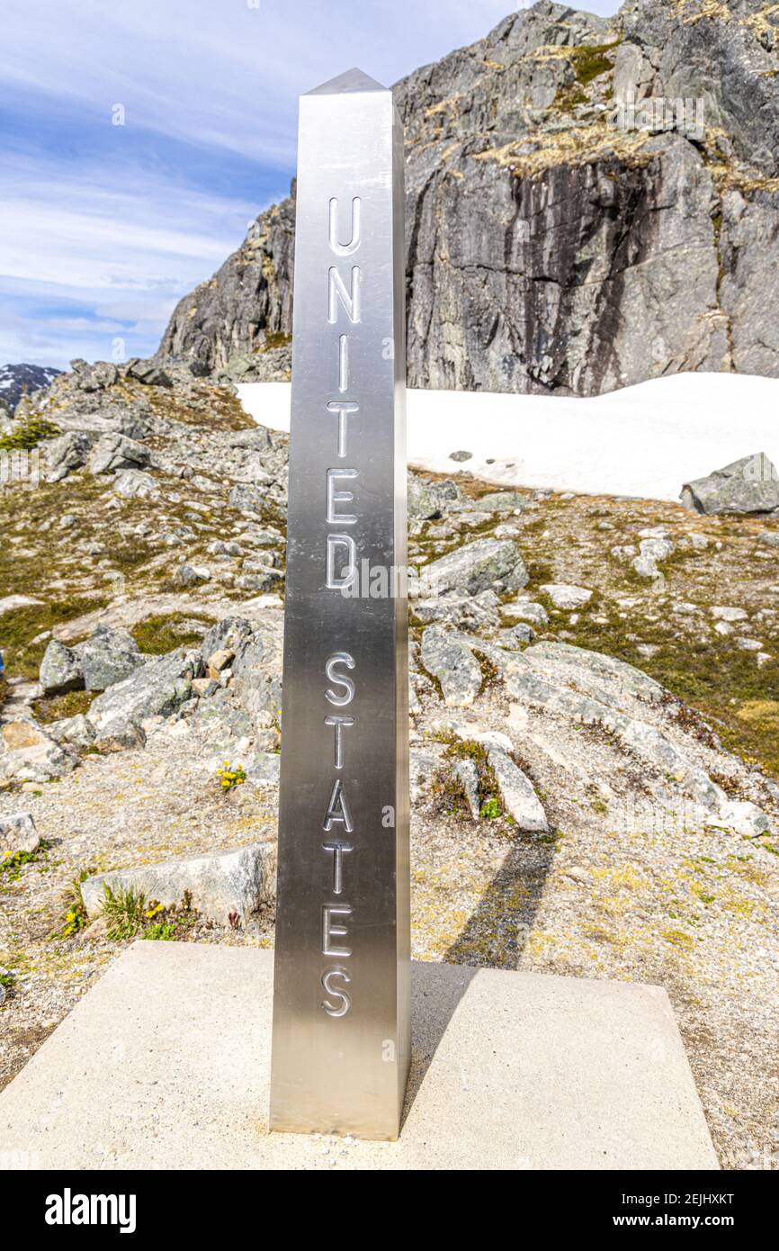 A metal post marking the Canada/USA border beside the Klondike Highway NE of Skagway, Alaska, USA Stock Photo