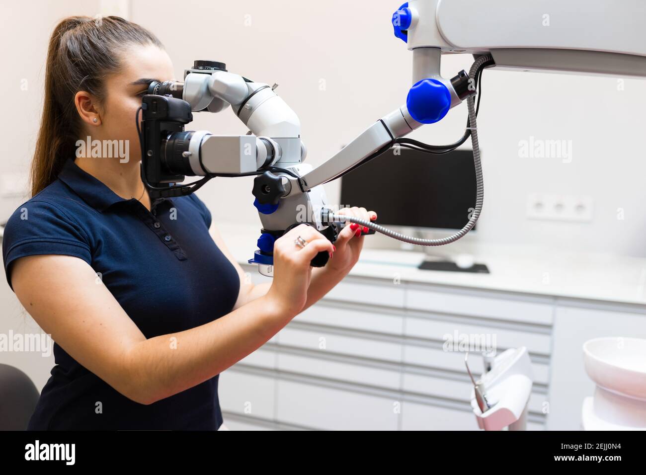 What a Dentist Looks For During an Oral Cancer Screening