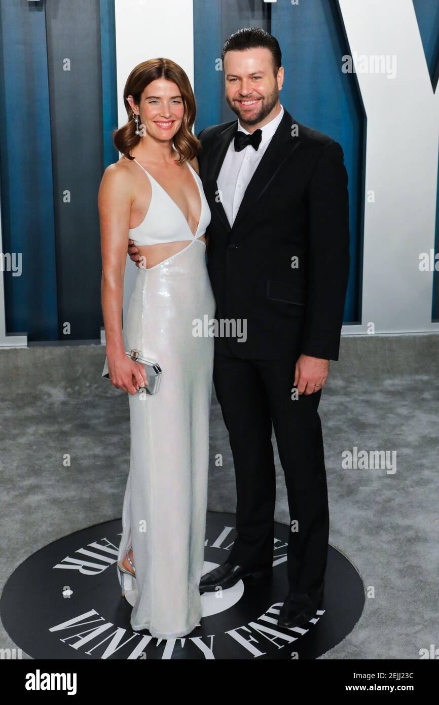 Cobie Smulders and Taran Killam walking on the red carpet at the 2020