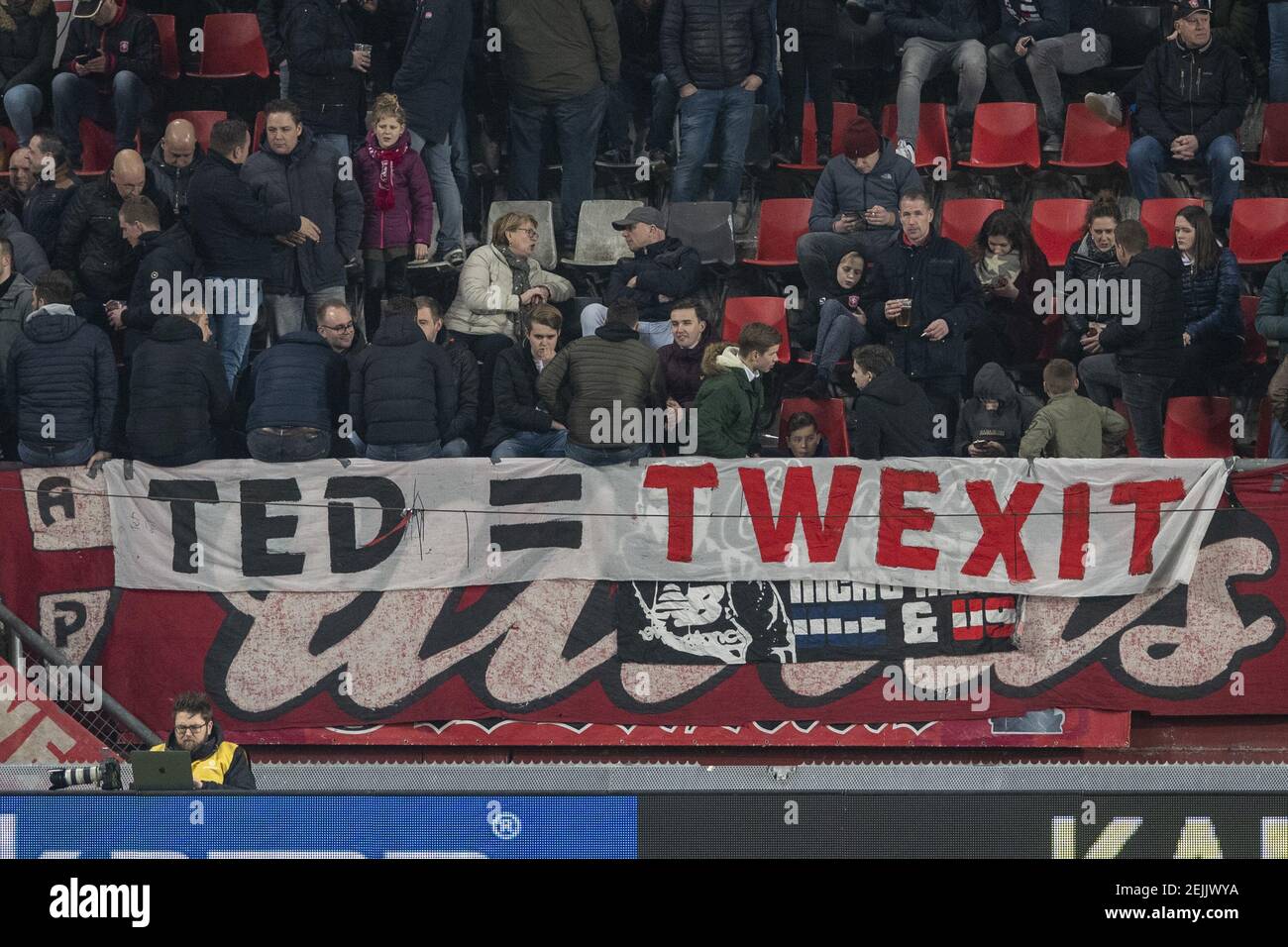 ENSCHEDE, 15-02-2020 , de Grolsch Veste , Dutch Eredivisie, season 2019 /  2020.Fc Twente player Giovanni Troupee and AZ player Dani de Wit during the  match FC Twente - AZ (Photo by