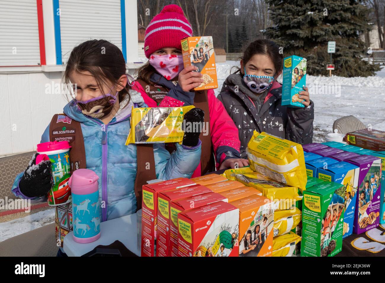 New Baltimore, Michigan - Girl Scouts brave frigid temperatures to sell cookies along a Michigan highway. Stock Photo