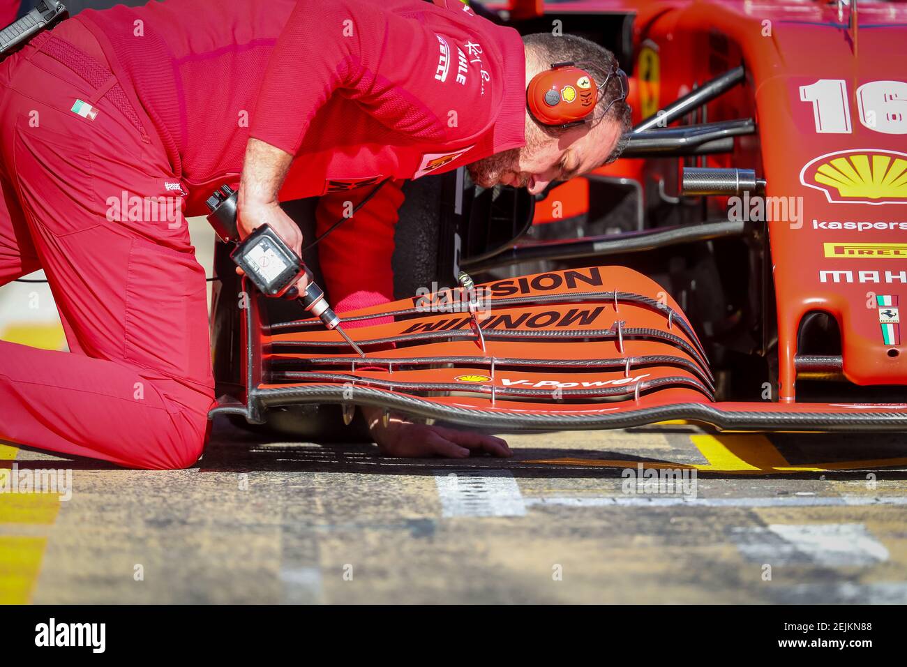 charles-leclerc-of-scuderia-ferrari-mechanic-seen-in-action-during-the-afternoon-session-of-the-first-day-of-f1-test-days-in-montmelo-circuit-photo-by-javier-martinez-de-la-puente