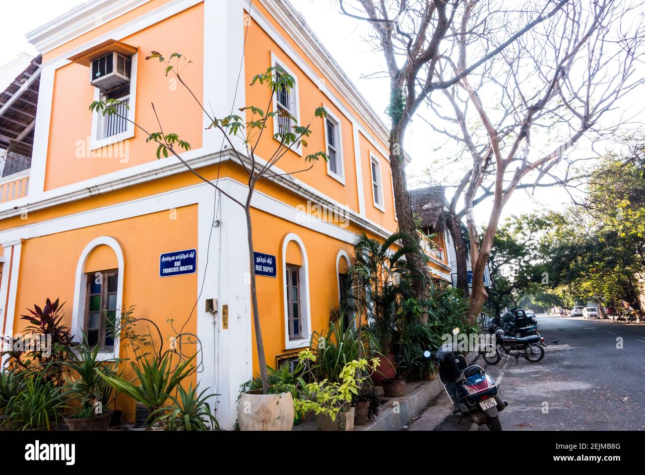 Bright color painted house in French colonial quarter at Pondicherry, Tamil Nadu, India Stock