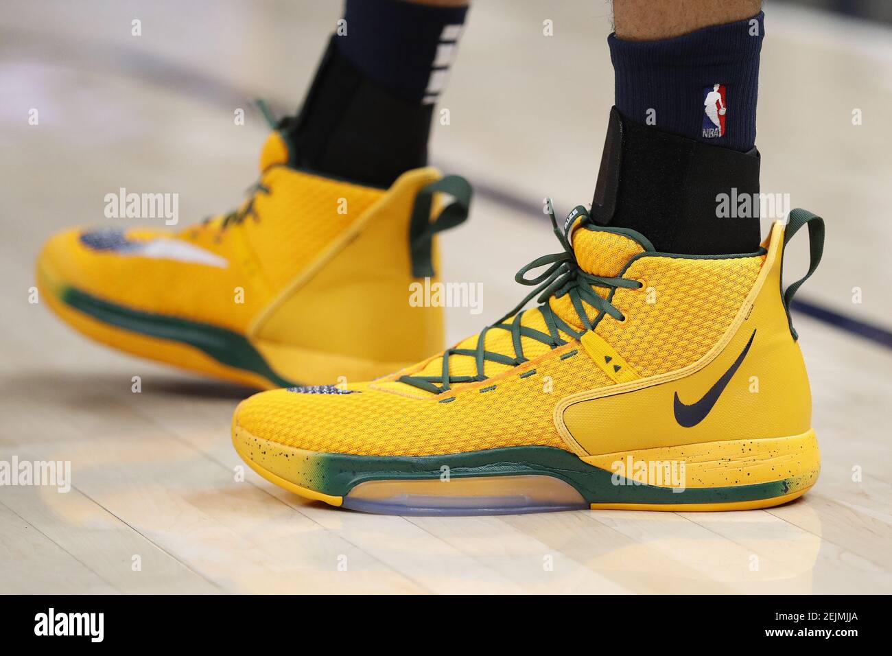 rudy gobert yellow shoes