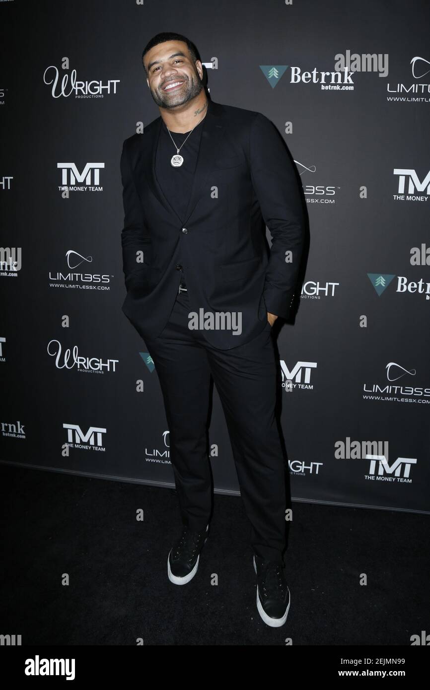Shawne Merriman walking the red carpet at Floyd Mayweather&rsquo;s 43rd