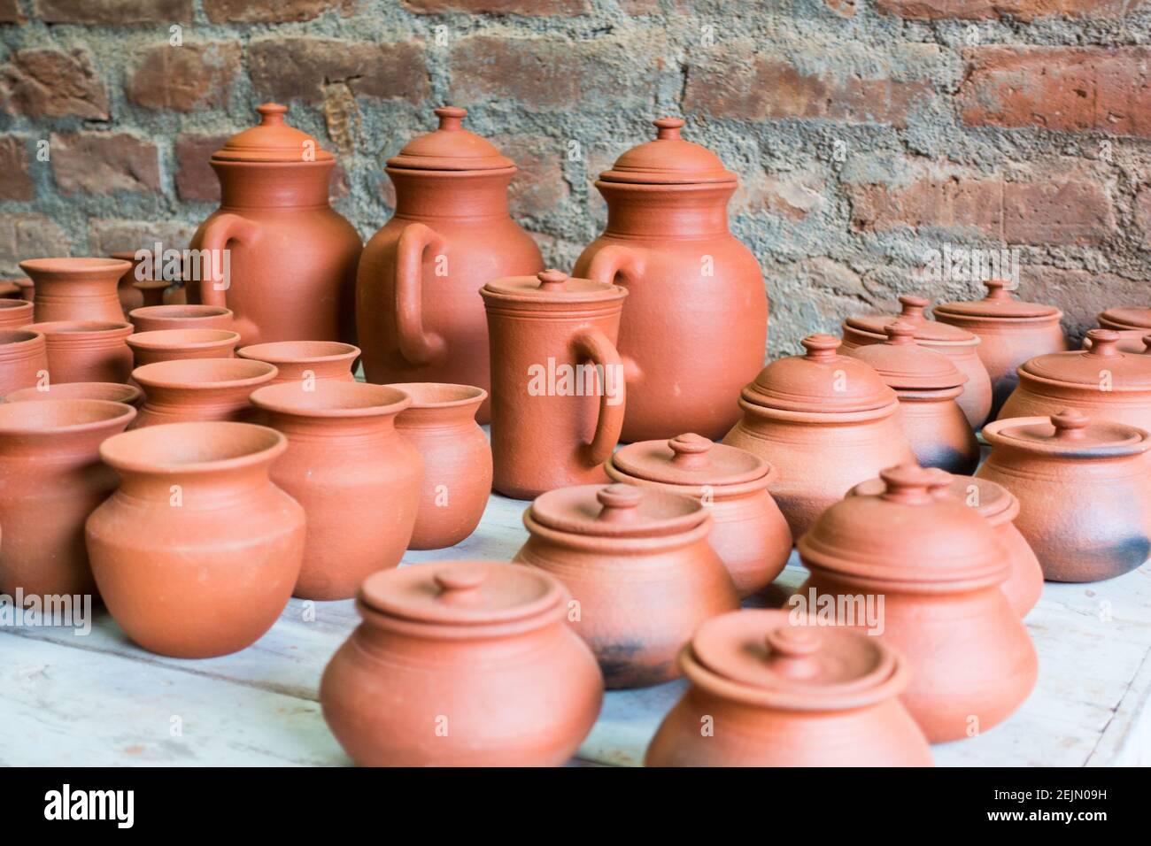 Ceramic pots hires stock photography and images Alamy