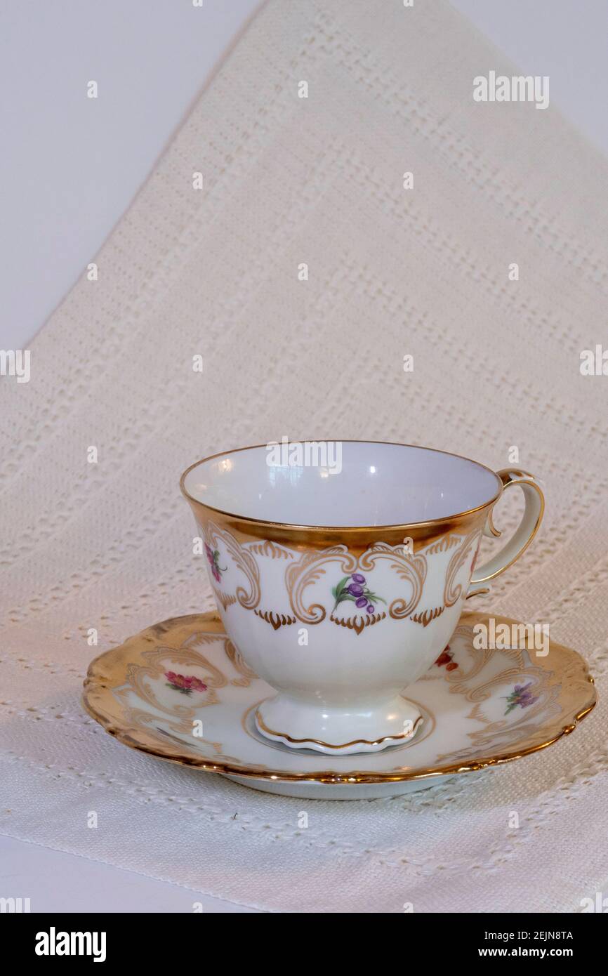 https://c8.alamy.com/comp/2EJN8TA/empty-china-cup-and-saucer-2EJN8TA.jpg