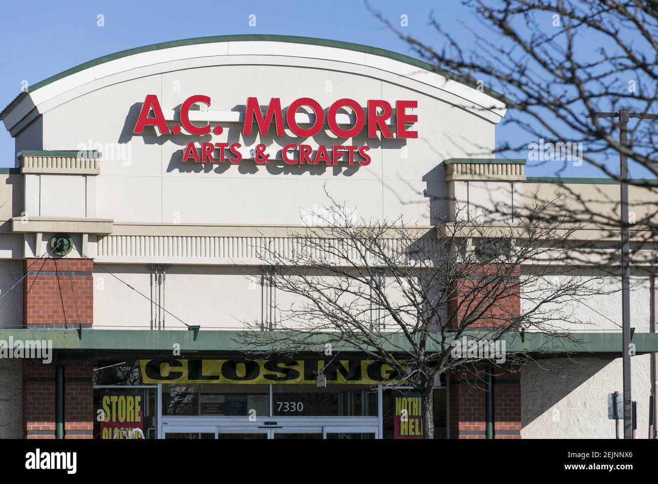 'Store Closing' signage outside of a A.C. Moore retail store location