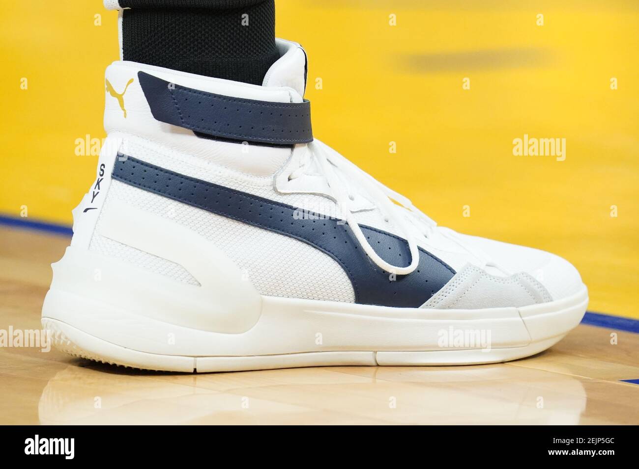 lakers puma shoes