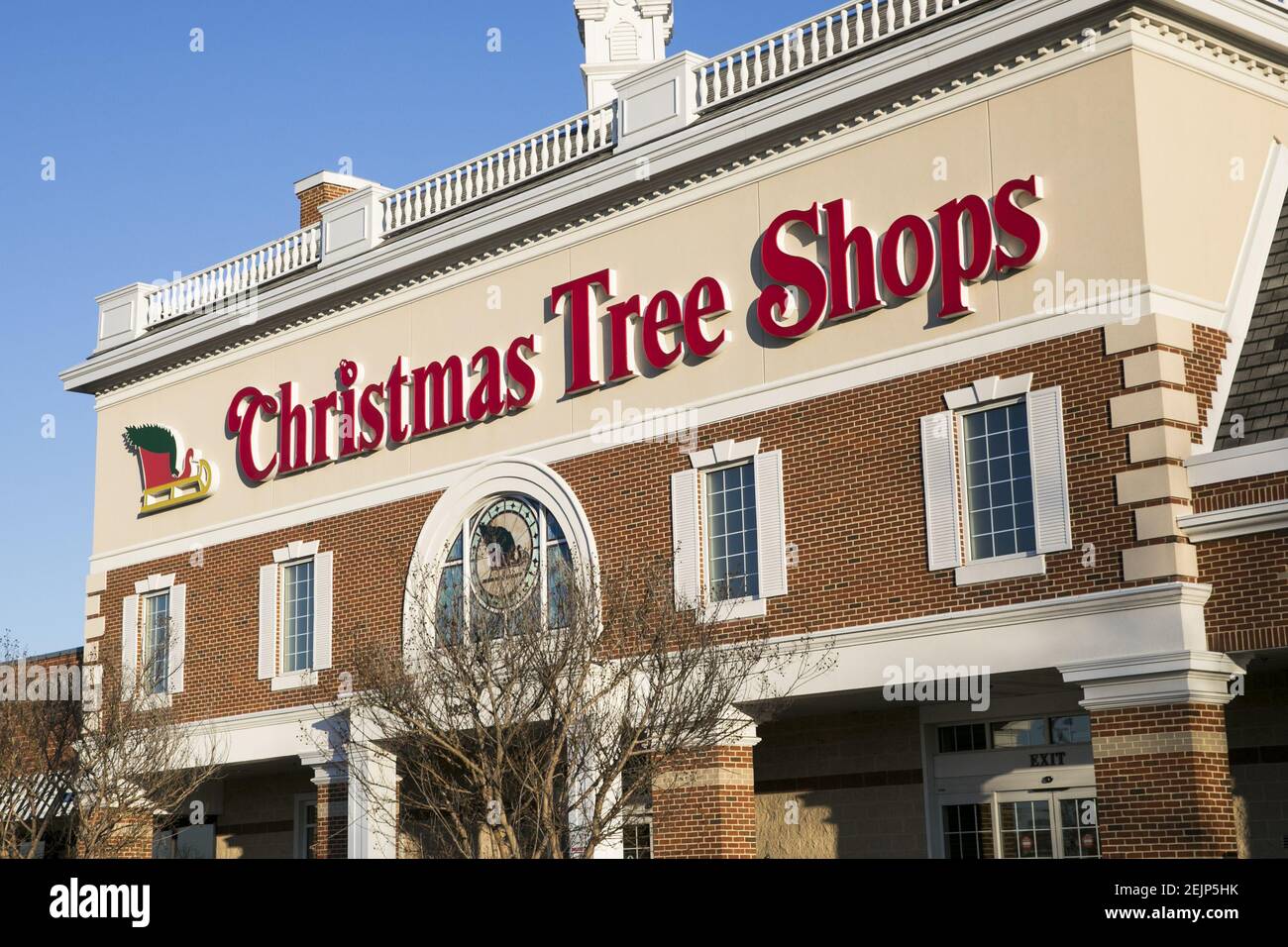 A Logo Sign Outside Of A Christmas Tree Shops Retail Store Location In Waldorf, Maryland, On February 27, 2020 Stock Photo - Alamy