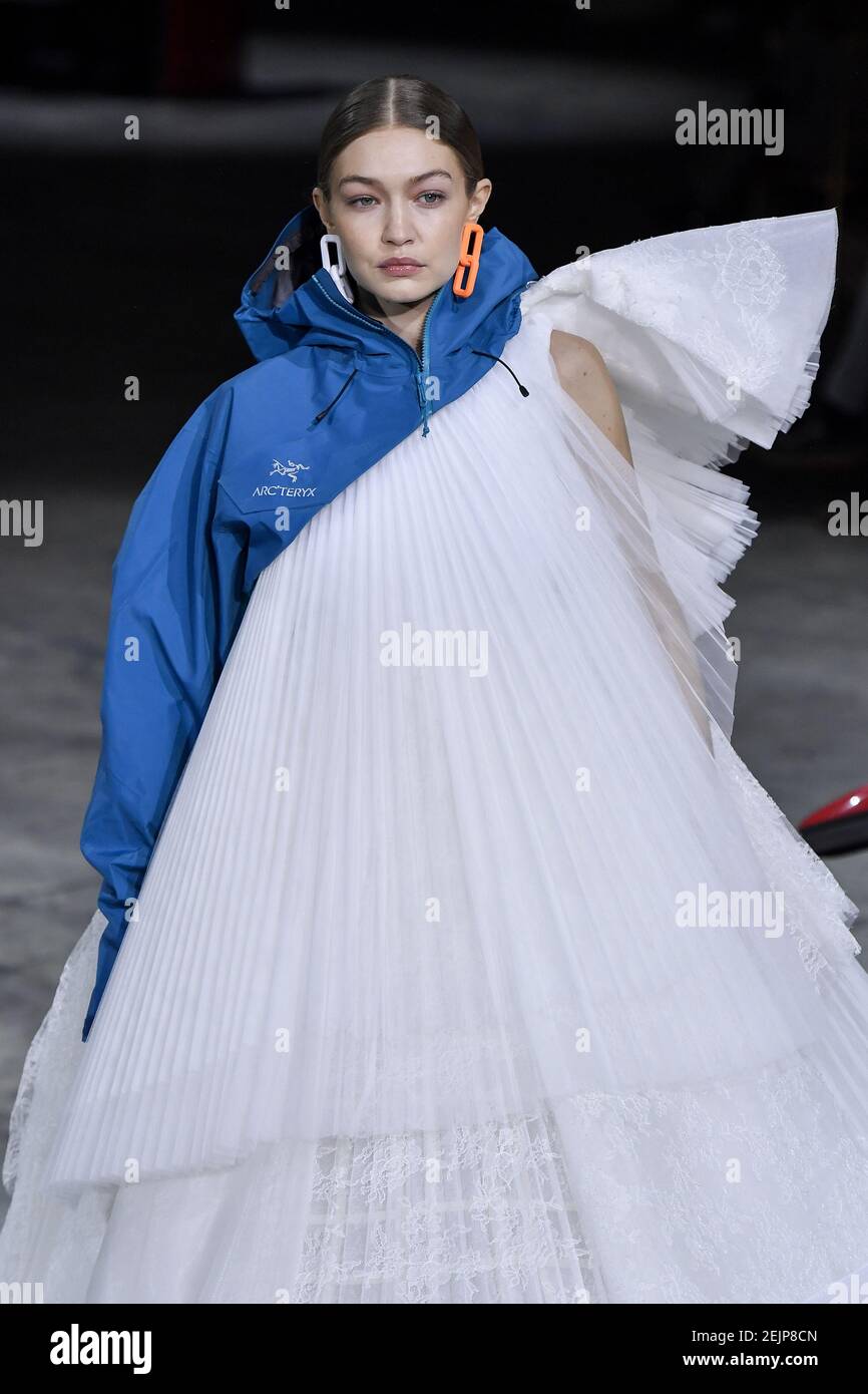 Off white top gigi hadid