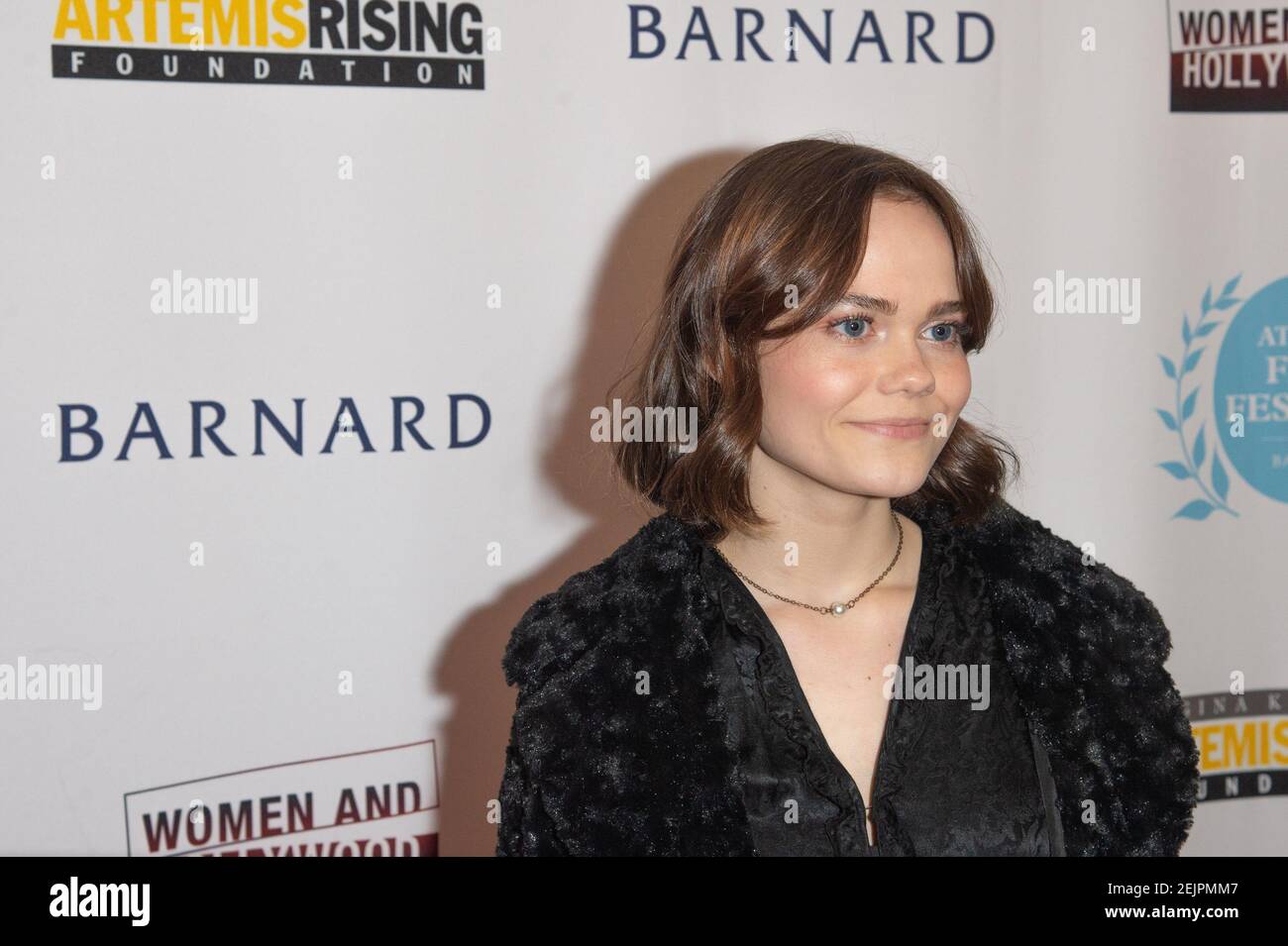 oona-laurence-attends-the-premiere-of-netflix-s-lost-girls-at-the