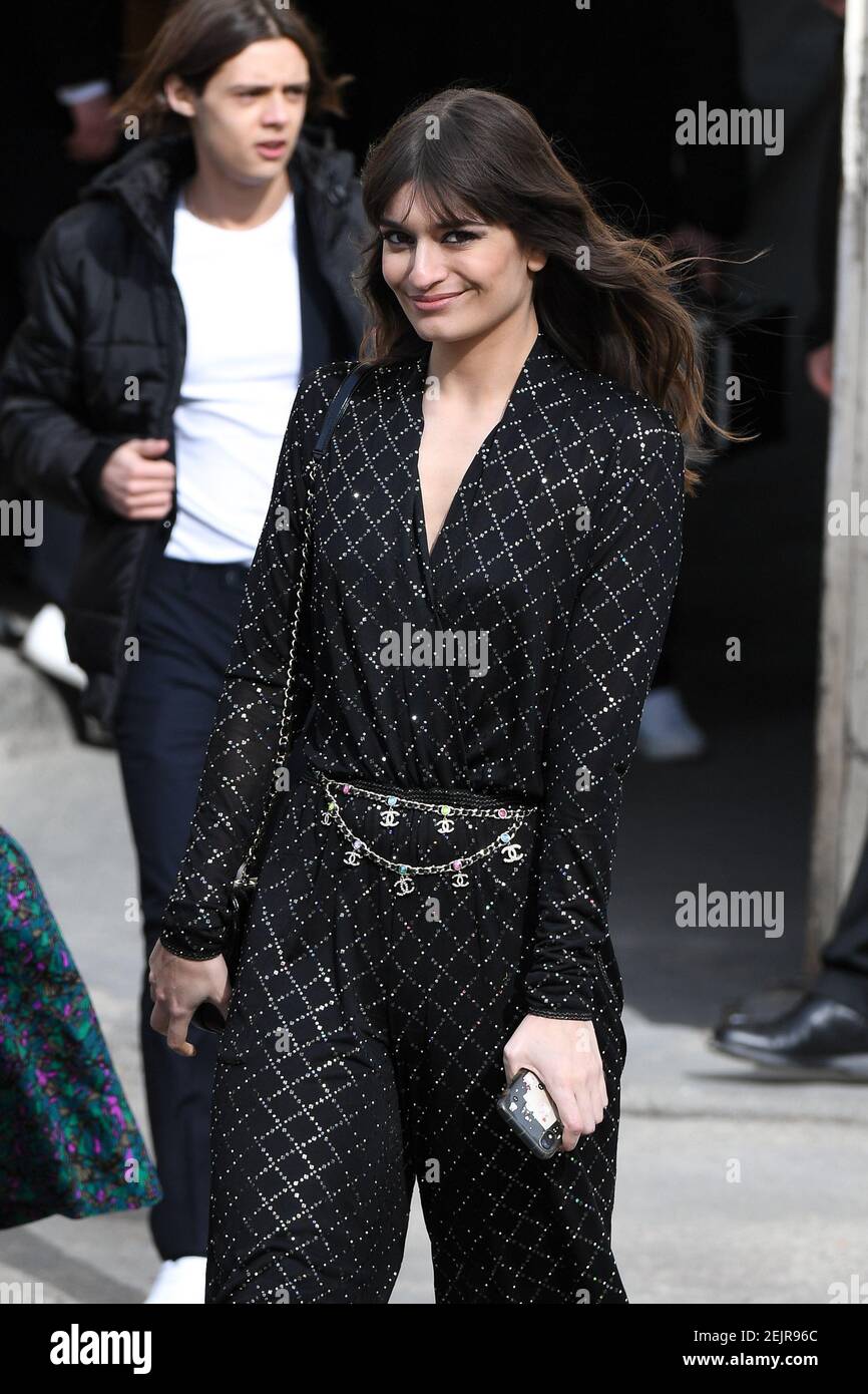 Clara Luciani - People au defile Chanel collection pret-a-porter  Automne/Hiver 2020-2021 lors de la Fashion Week a Paris. People leaving the  Chanel Fall / Winter 2020-2021 ready-to-wear collection fashion show during  Paris