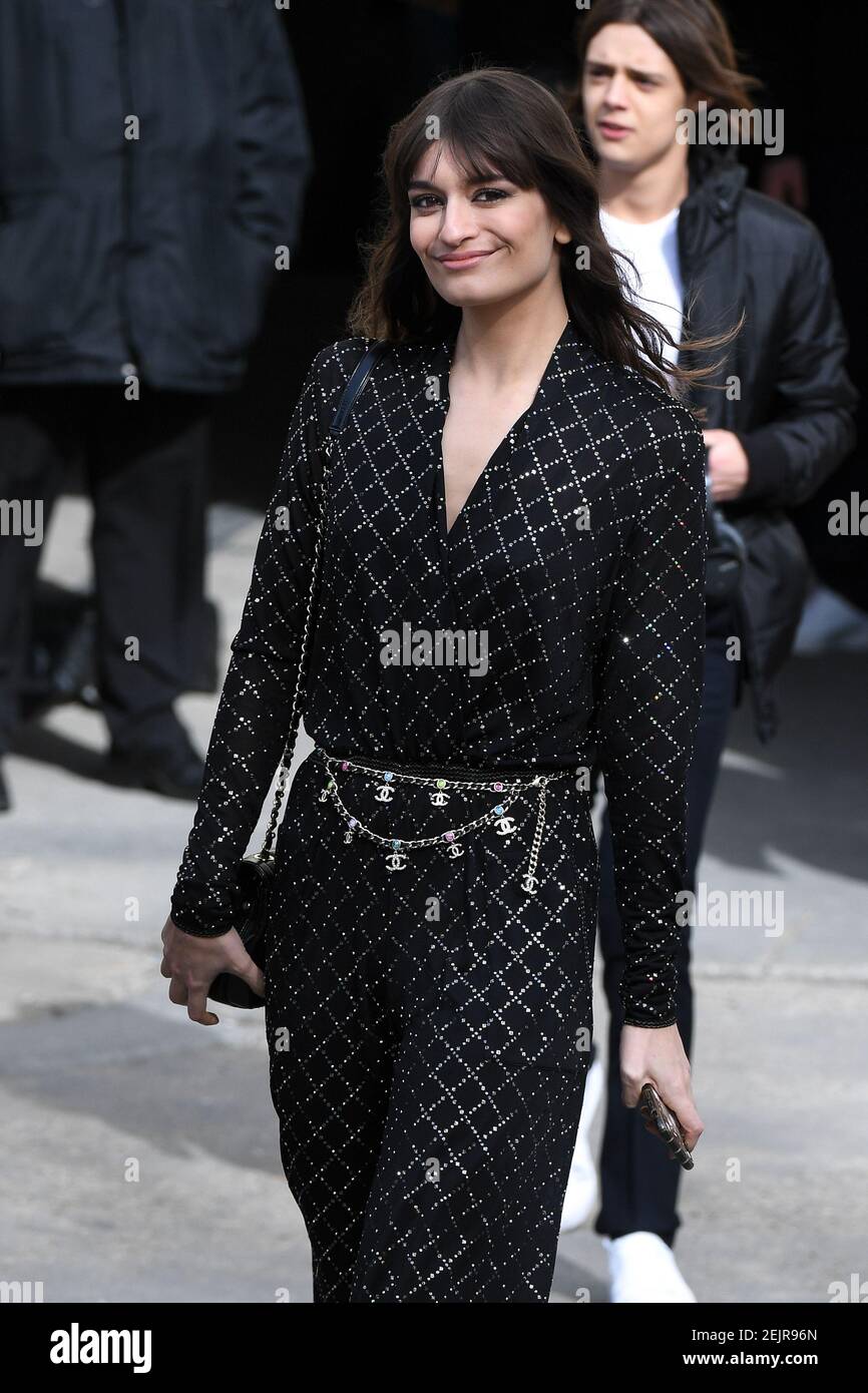 Clara Luciani - People au defile Chanel collection pret-a-porter Automne/Hiver  2020-2021 lors de la Fashion Week a Paris. People leaving the Chanel Fall /  Winter 2020-2021 ready-to-wear collection fashion show during Paris