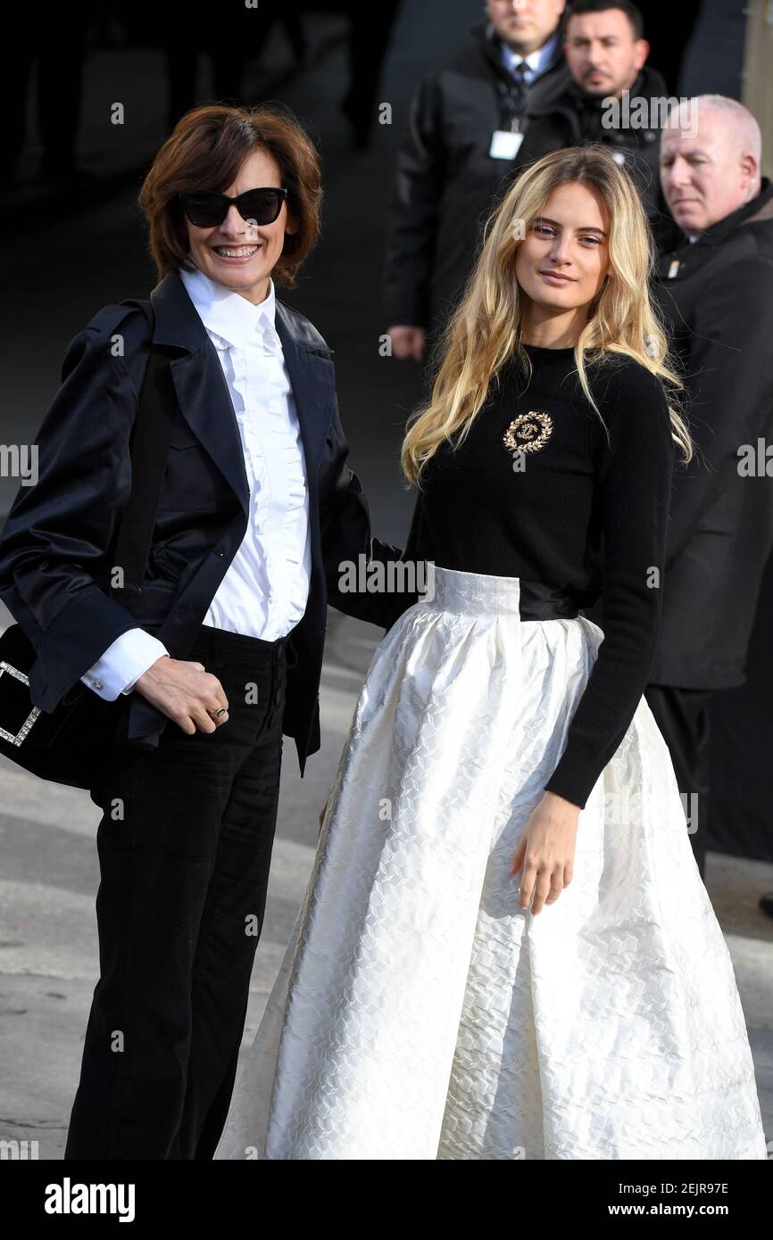 Ines de La Fressange et sa fille Violette Marie d'Urso - People au defile  Chanel collection pret-a-porter Automne/Hiver 2020-2021 lors de la Fashion  Week a Paris. People leaving the Chanel Fall /