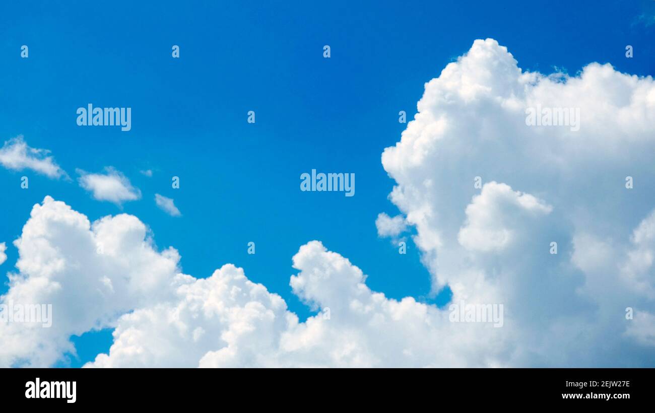 Blue sky with white beautiful clouds in a sunny day picture image ...