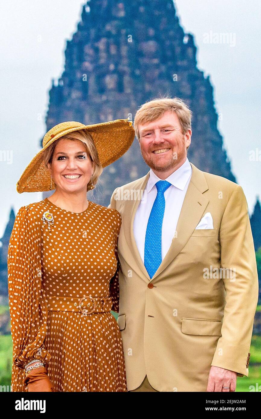 King Willem-Alexander And Queen Maxima Of The Netherlands Posing At The ...