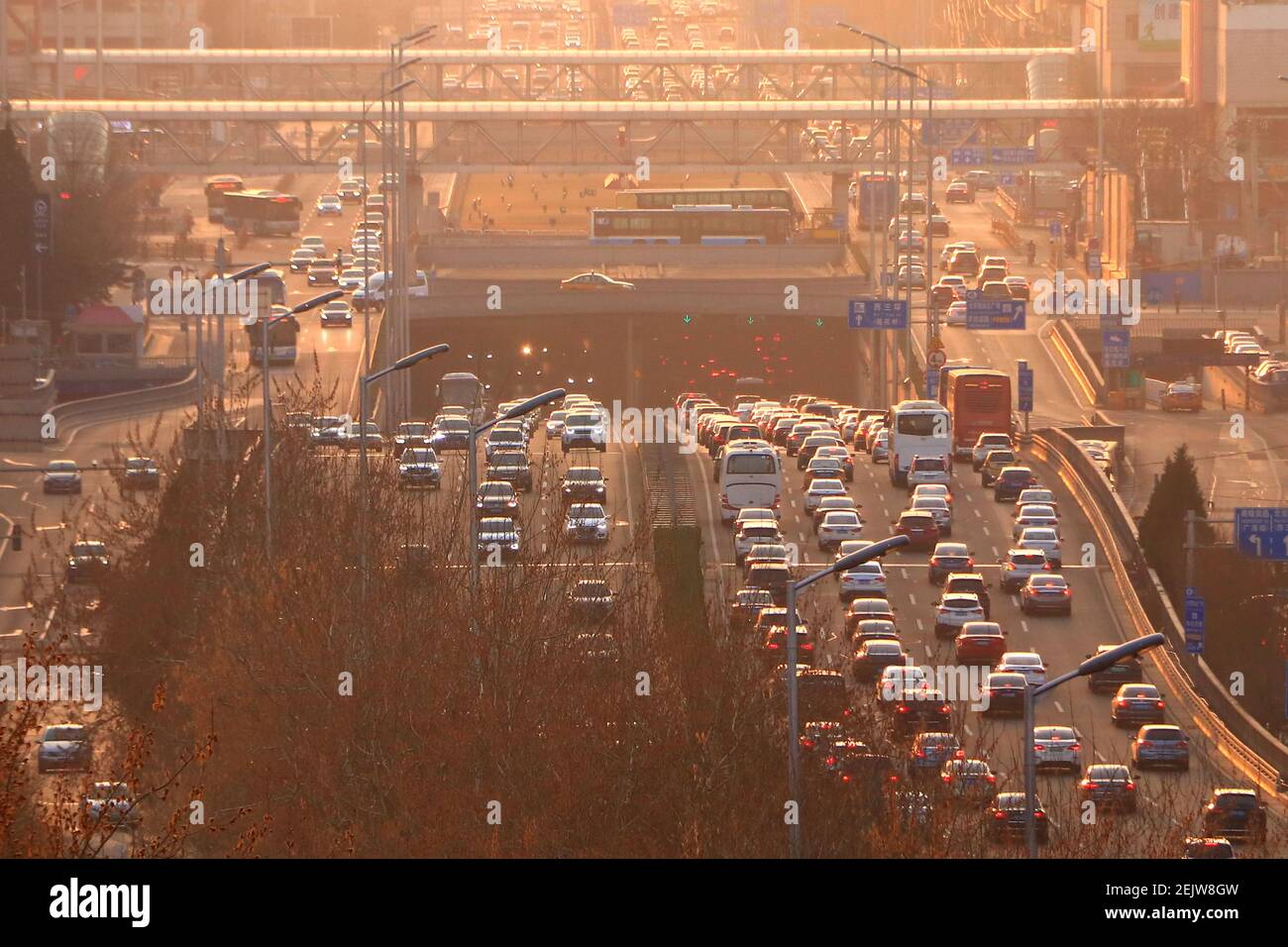 Traffic stream moves so slowly during evening peak of weekday commute
