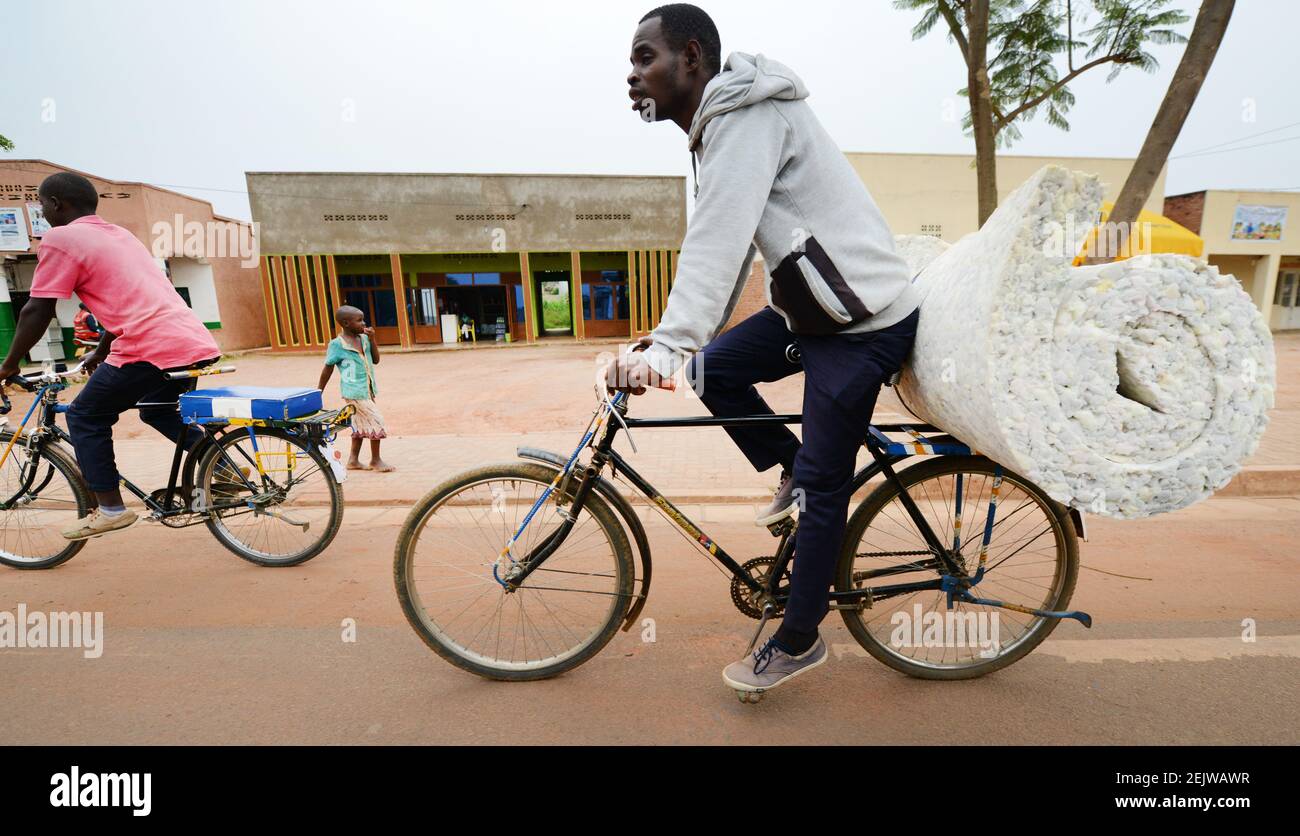 Daily life in Kinzazi, Rwanda Stock Photo - Alamy