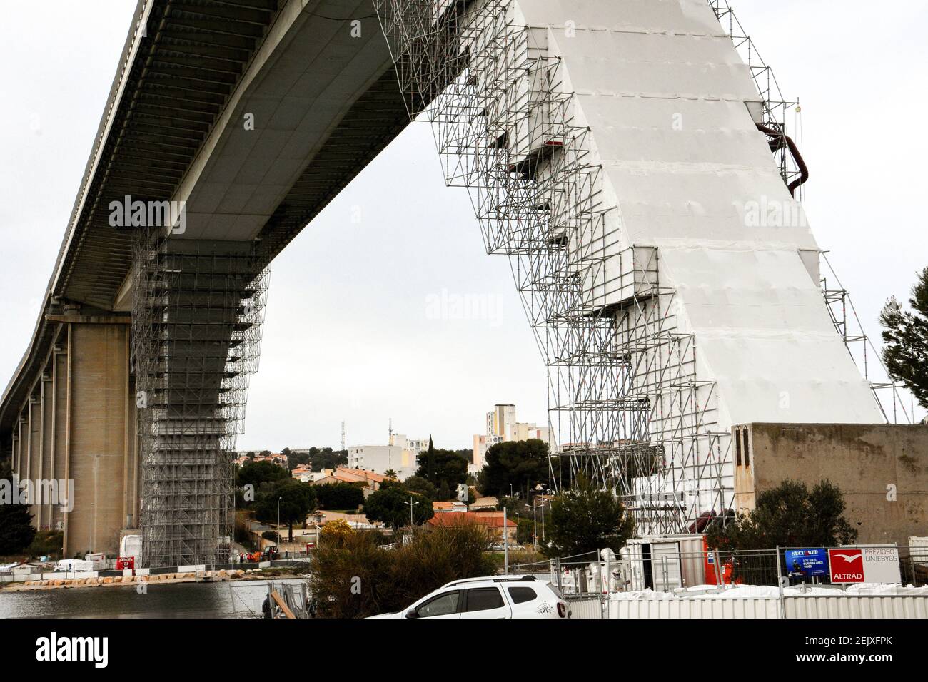Martigues, France. 15th Feb, 2021. Tarpaulins are seen installed along the scaffolding during the repair of the legs of the Martigues motorway viaduct. Credit: SOPA Images Limited/Alamy Live News Stock Photo