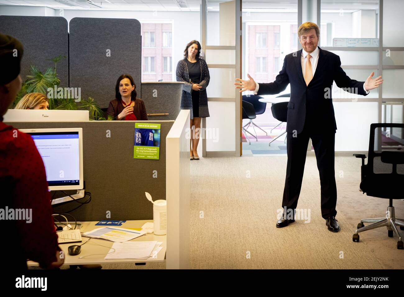 King Willem Alexander during a working visit to the Ministry of Health, Welfare and Sport (VWS King Willem Alexander during a working visit to the Ministry of Health, Welfare and Sport (VWS
