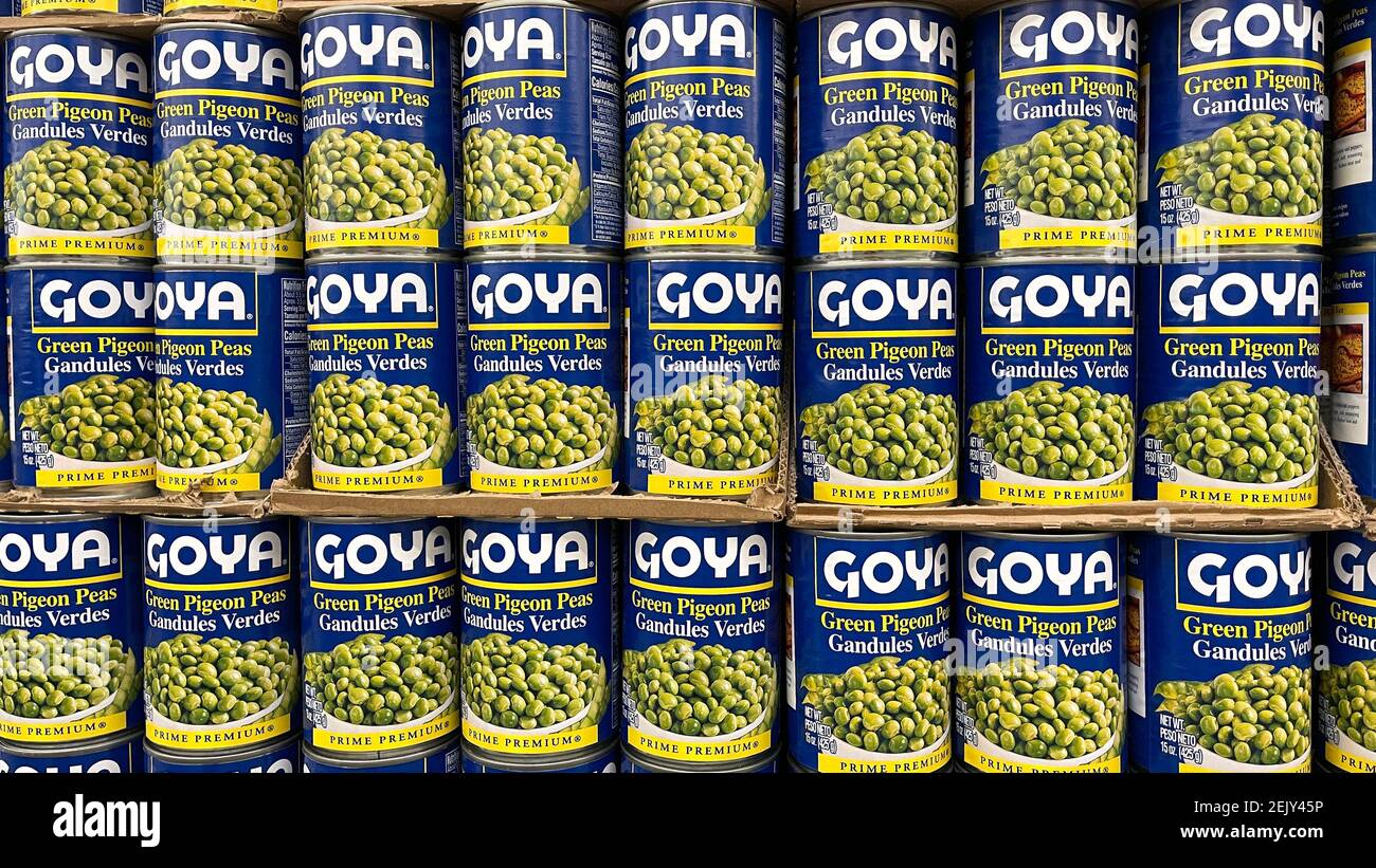 Canned Food Aisle High Resolution Stock Photography and Images Alamy