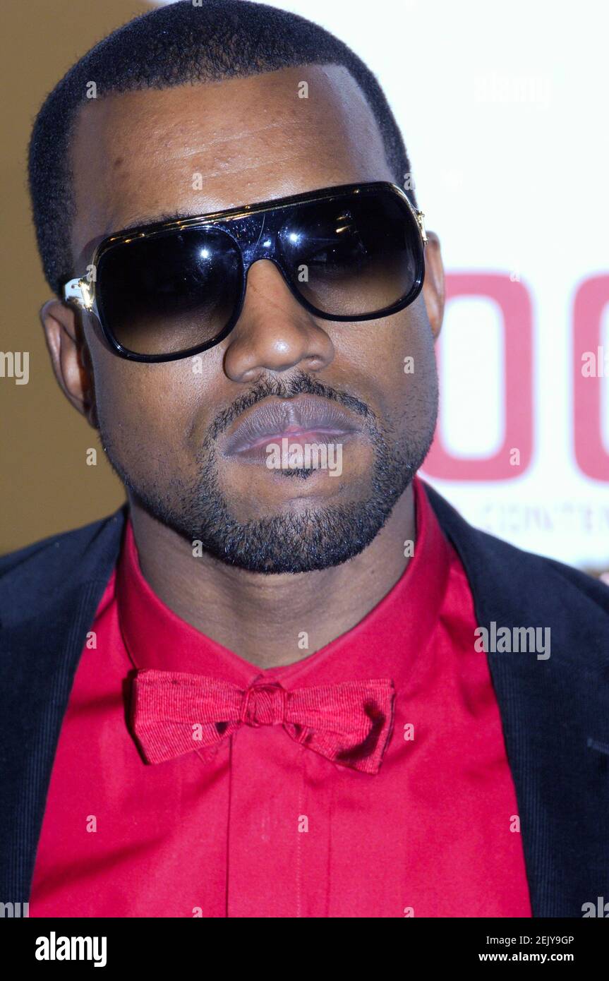 US singer Kanye West attends Louis Vuitton Men's Spring-Summer 2009  collection in Paris, France on June 26, 2008. Photo by  Nebinger-Taamallah/ABACAPRESS.COM Stock Photo - Alamy