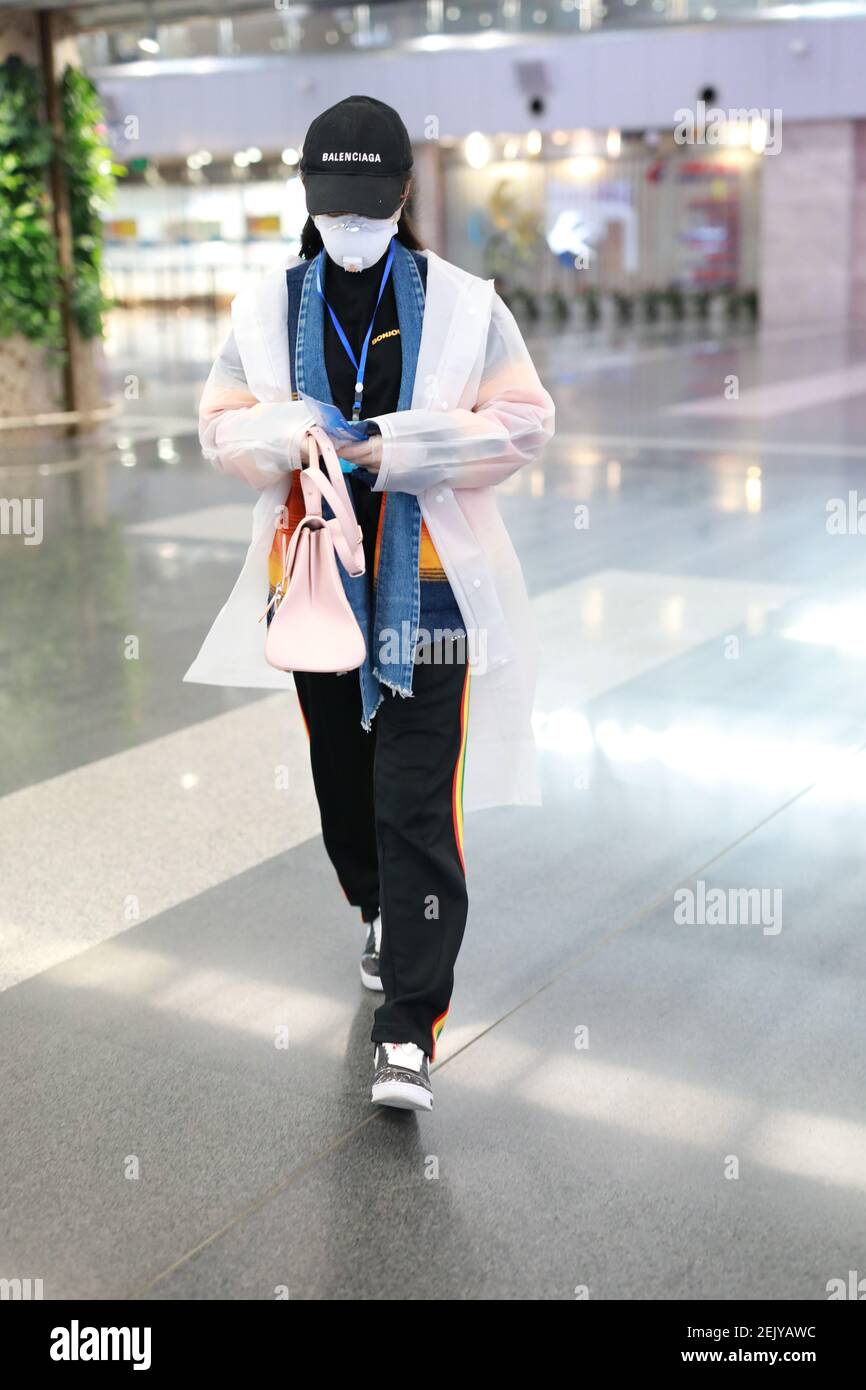 Chinese Actress Jiang Mengjie shows up at one of the airports in ...