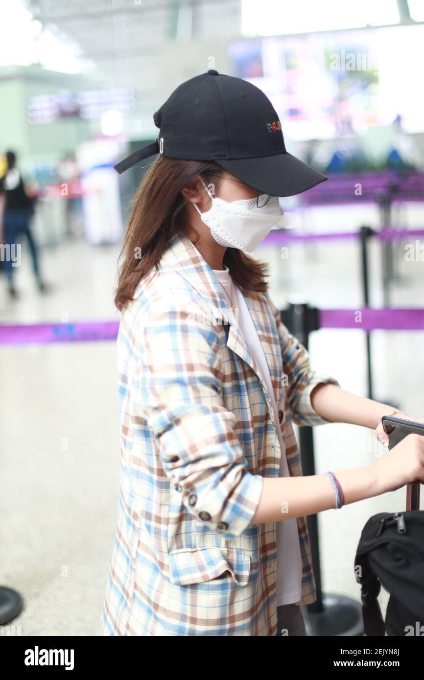 Chinese actress Yan Zhichao arrives at a Chengdu airport before departure  in Chengdu city, southwest China's Sichuan province, 12 April 2020. (Photo  by Zhao Xinyu/ChinaImages/Sipa USA Stock Photo - Alamy