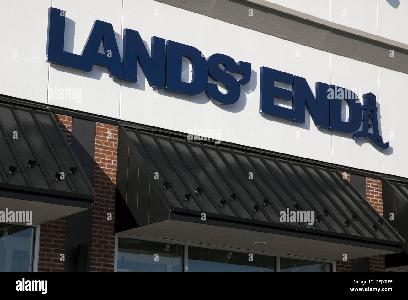 A logo sign outside of a Lands' End retail store location in Newark
