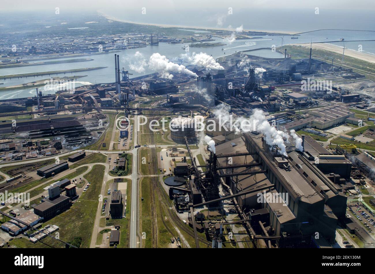 IJMUIDEN 28-04-2020, Aerial photos energiecentrales, Tata Steel in IJmuiden.  Tata Steel Europe, staalproductie, hoogwaardig staal, industriële  werkgever. Industrie, hoogovens (Photo by Pro Shots/Sipa USA Stock Photo -  Alamy