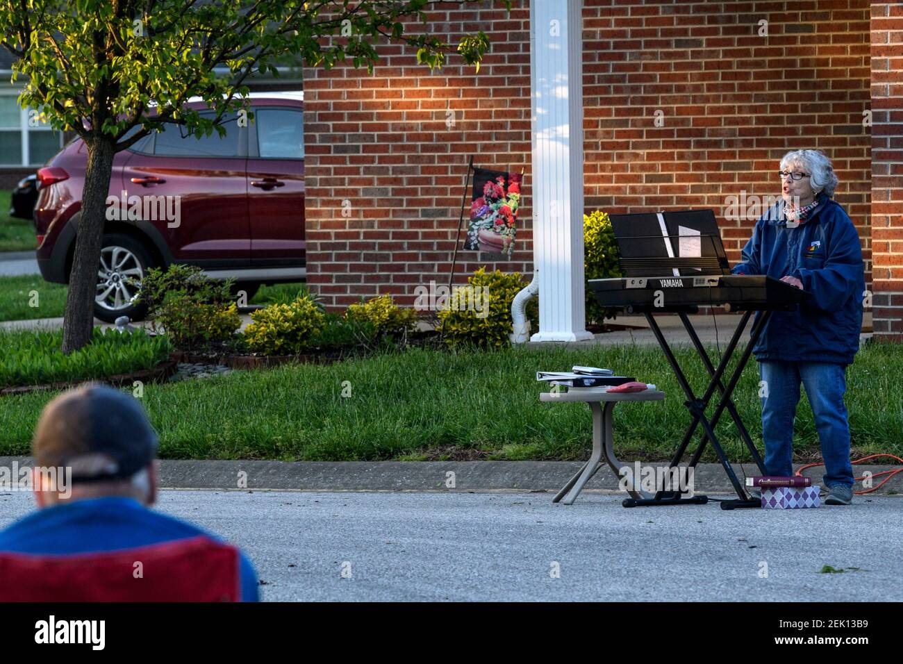 Judy Pereboom plays music for her neighbors in the cul-de-sac outside of her home in Evansville, Ind., Sunday evening, April 26, 2020. Neighbors wore masks and spread out their chairs to safely follow social distancing guidelines. 5 Culdesac Concert (Photo by Sam Owens/Evansville Courier & Press/Imagn/USA Today Network/Sipa USA) Stock Photo