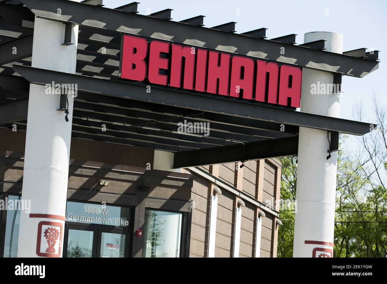 A logo sign outside of a Benihana restaurant location in Plymouth