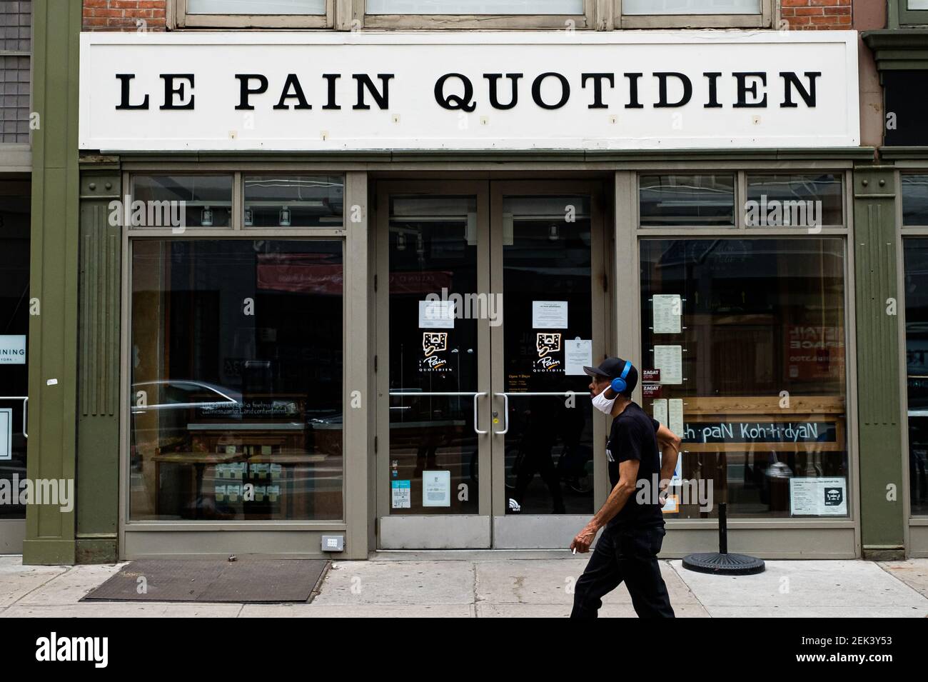 The facade of a Le Pain Quotidien location on Broadway between East