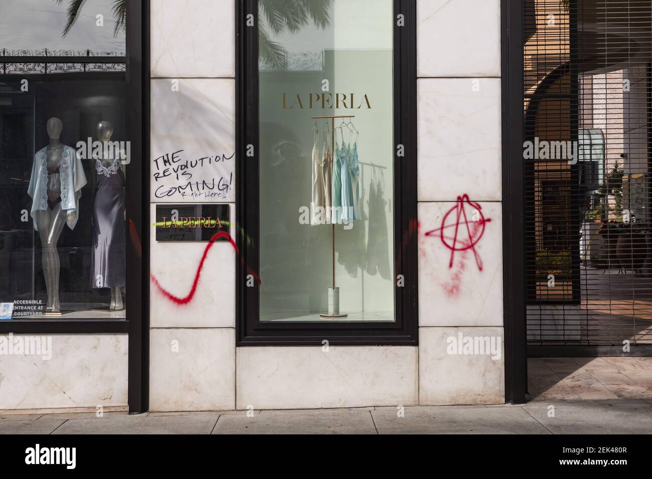 Rodeo Drive in Beverly Hills after being looted. Rioting and looting ...