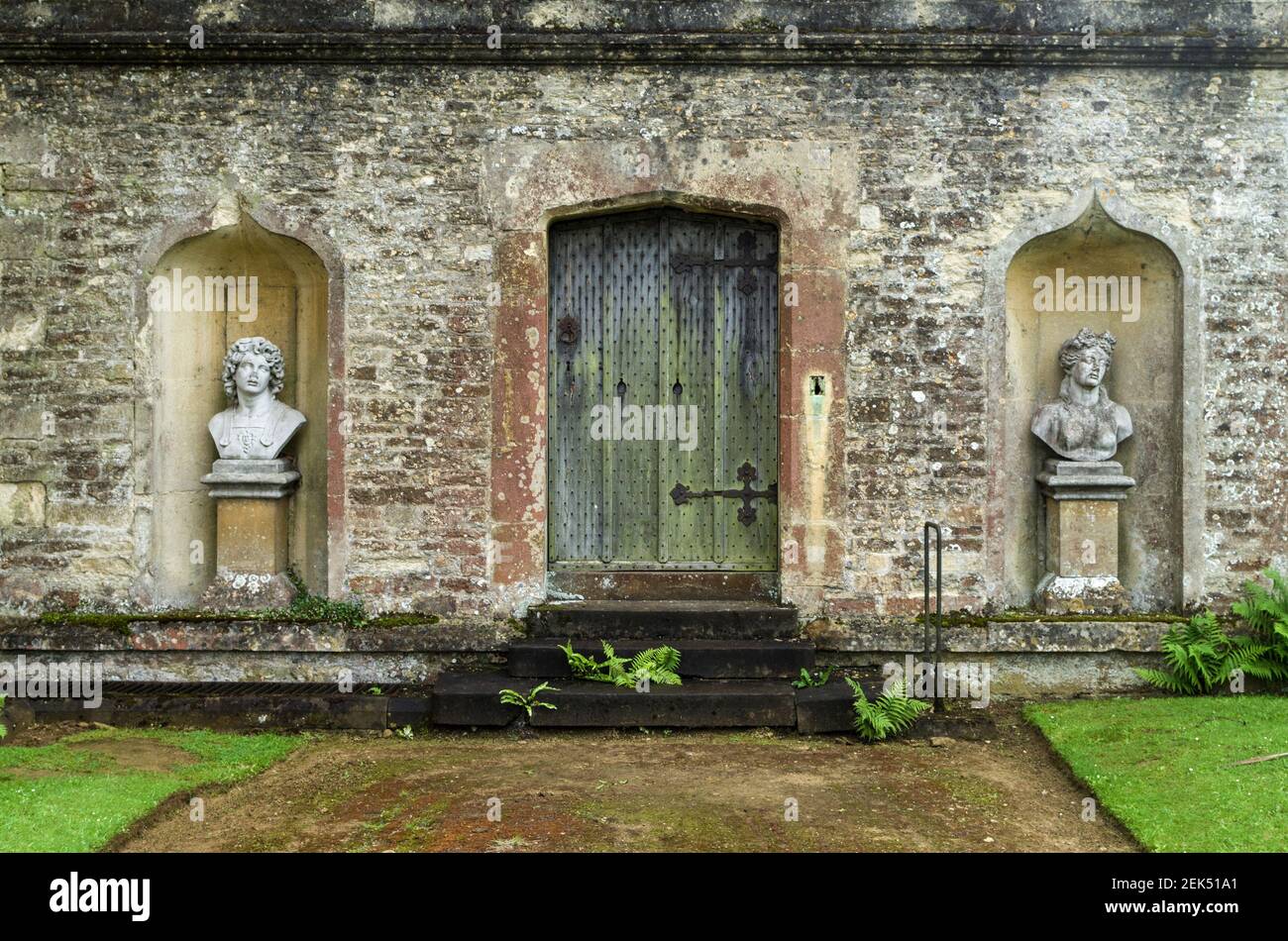 17th century country house hi-res stock photography and images - Alamy