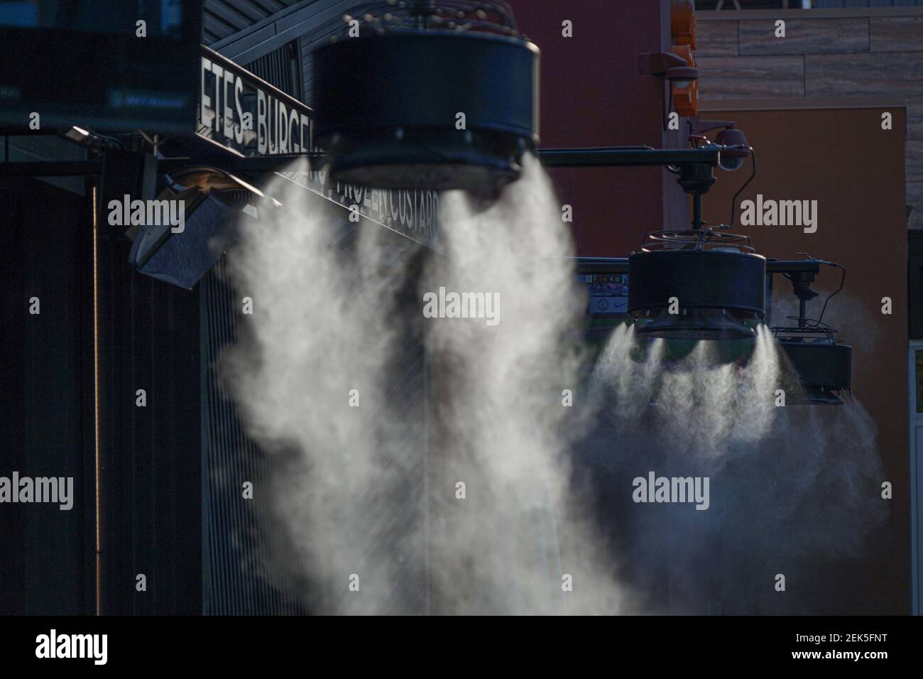 Cooling mist las vegas hires stock photography and images Alamy