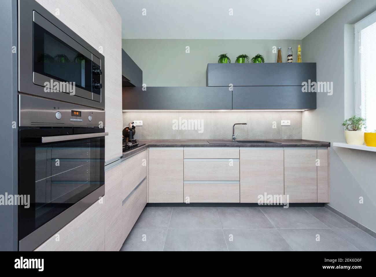 Elegant and comfortable kitchen interior Stock Photo Alamy